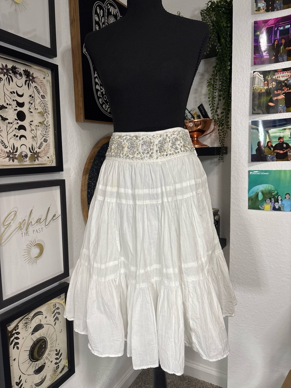 BCBGMaxAzria Vintage Y2K White Tiered Boho Midi Skirt Beaded Sequin Size Small